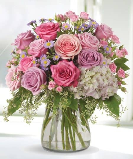Capture the essence of mom's beauty with this lovely arrangement of hydrangea and roses in a compact design. A highly popular choice for Mother's Day, this bouquet is sure to take her breath away!